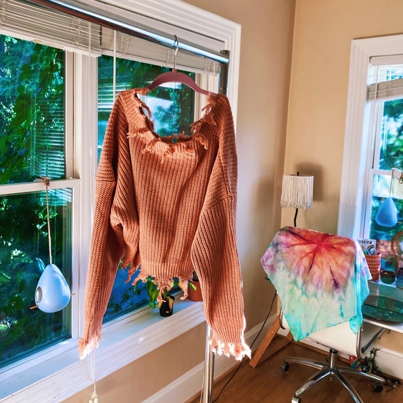 Distressed Cropped Gemini Sweater 🥰 V Neck - Picture 10 of 11